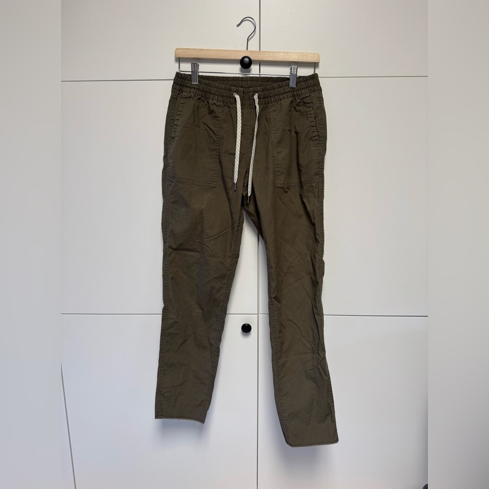 Vuori Ripstop Raw Hem Elastic Waist Green Pants. Size Xs.